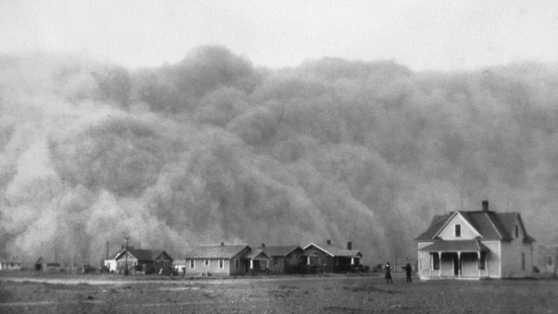 A dust storm approaches Stratford, Texas 